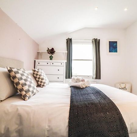Modern & Spacious 1 Bedroom Clapham Junction Flat ลอนดอน ภายนอก รูปภาพ