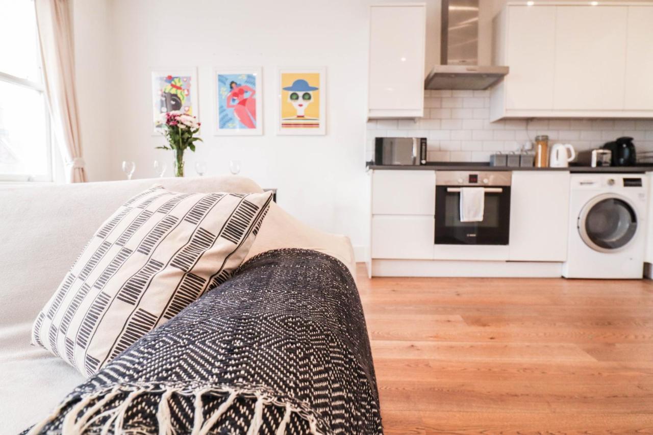 Modern & Spacious 1 Bedroom Clapham Junction Flat ลอนดอน ภายนอก รูปภาพ