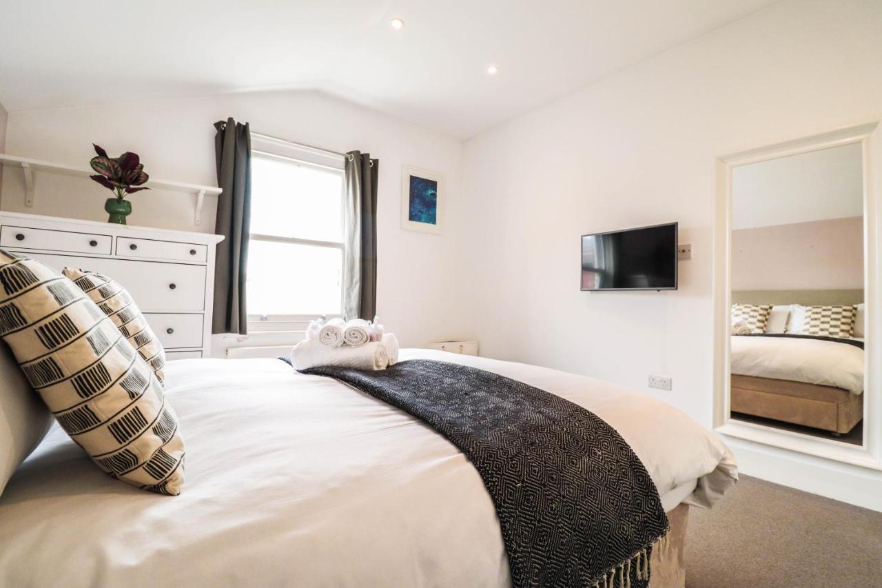 Modern & Spacious 1 Bedroom Clapham Junction Flat ลอนดอน ภายนอก รูปภาพ