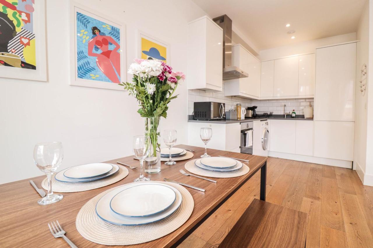Modern & Spacious 1 Bedroom Clapham Junction Flat ลอนดอน ภายนอก รูปภาพ